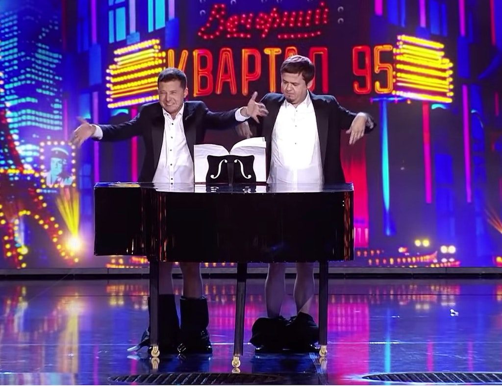 Volodymyr Zelensky playing the piano with his privates.